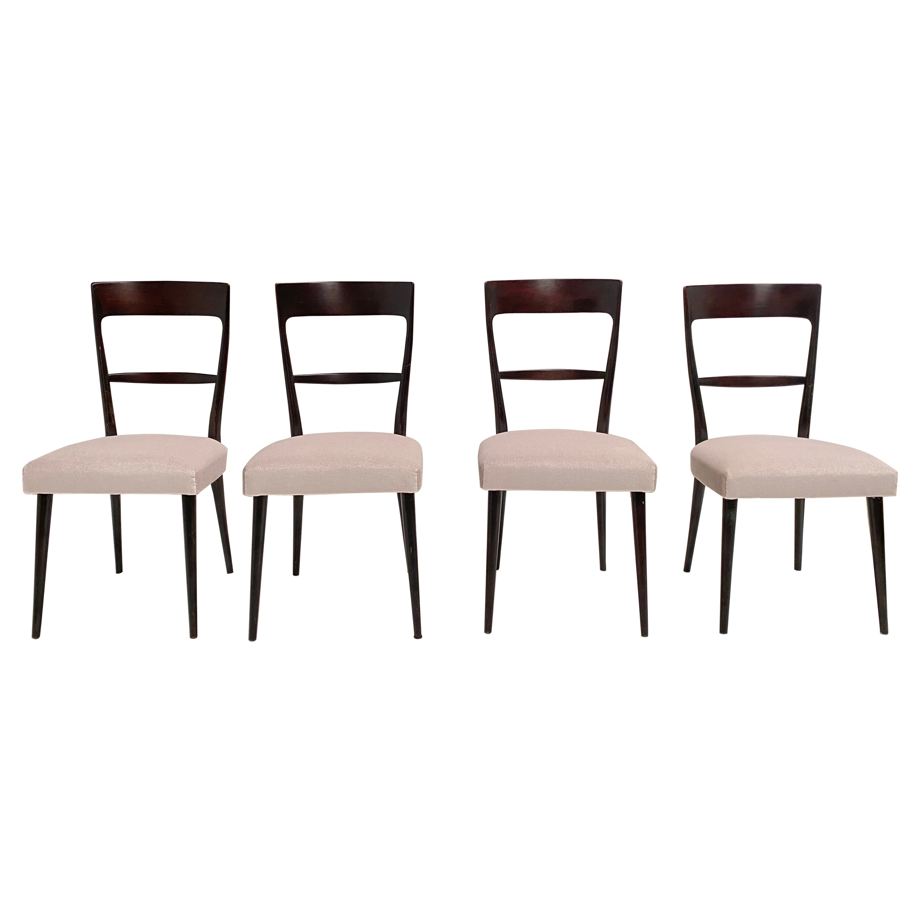Ensemble de 4 chaises de salle à manger italiennes des années 1950 avec revêtement en velours mohair neuf 