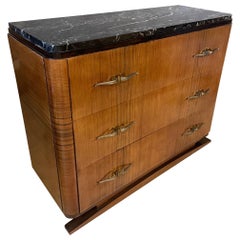 Commode française du 20e siècle en placage de noyer et marbre, années 1940