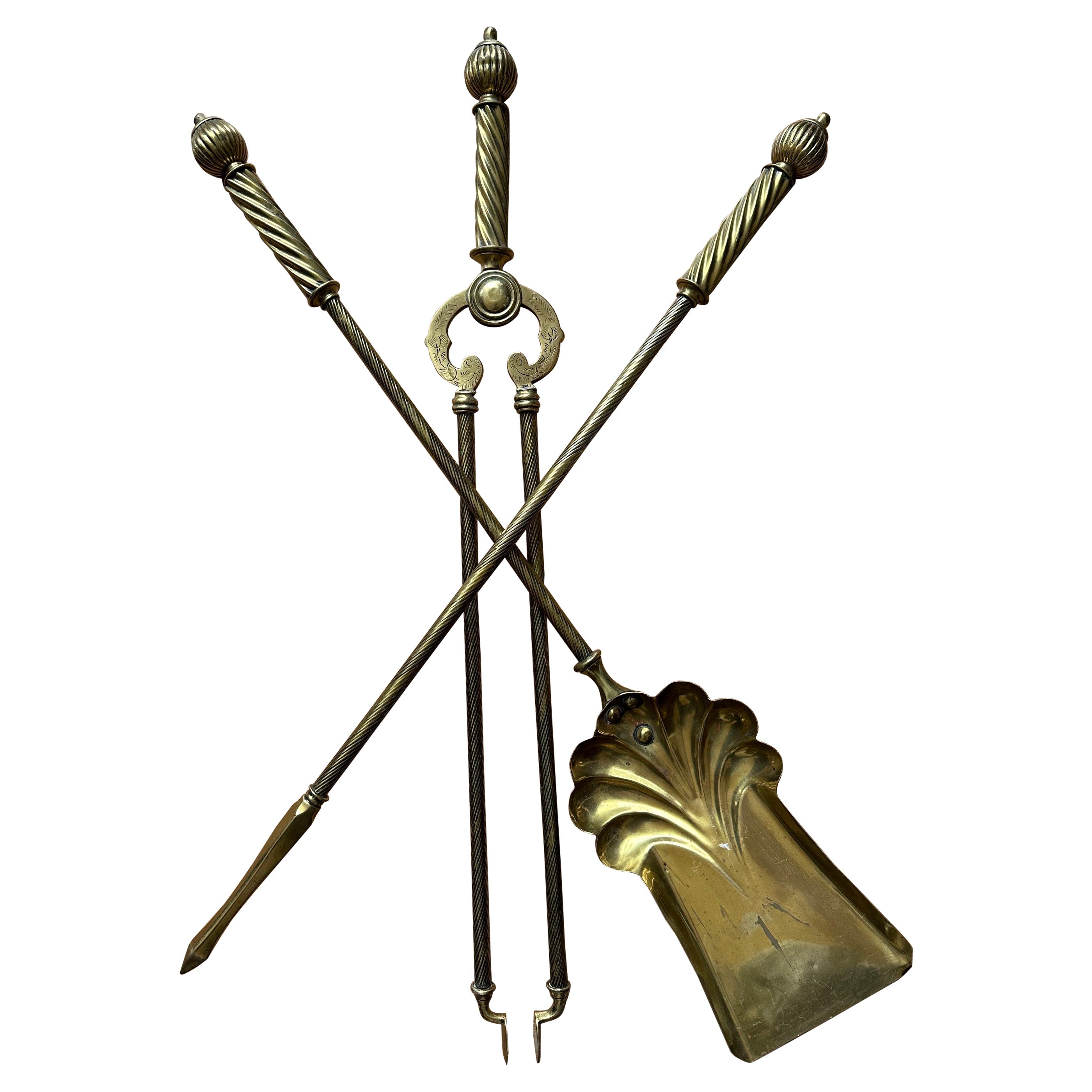 A stunning antique Victorian brass fire companion set. The superb set is solid brass, with beautiful twirl top motif. With matching the elegant yet powerful impression the set provides. This is truly a remarkable set, with fantastic craftsmanship. A