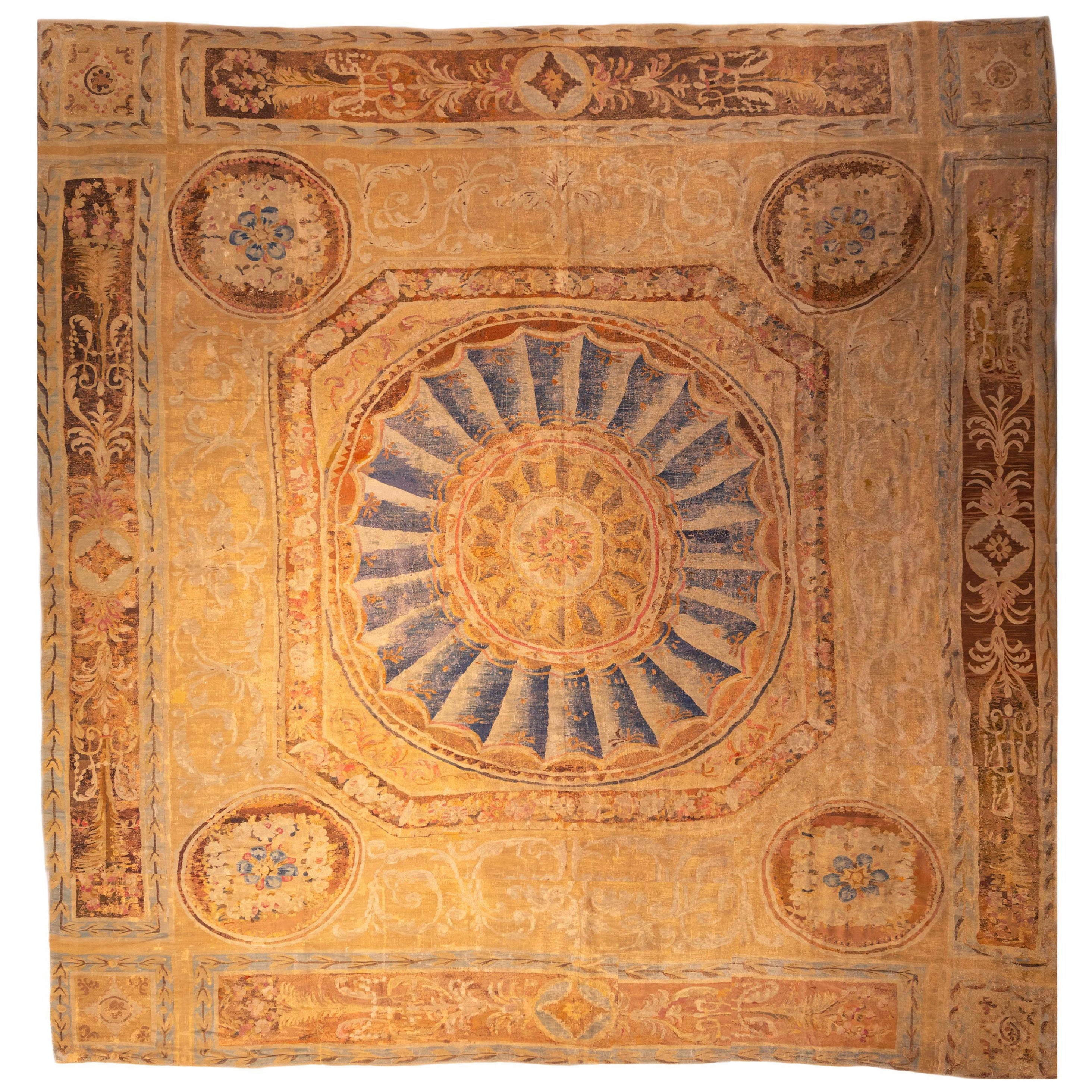 Palatial 18th Century Neoclassical Aubusson Rug with Medallion For Sale