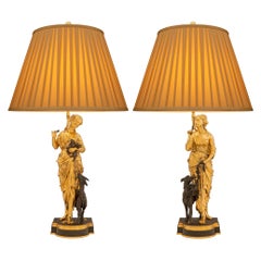 es Paar französische Louis-XVI-Lampen aus Goldbronze und patinierter Bronze, 19. Jahrhundert