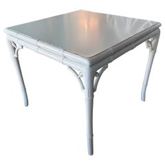 Table de salle à manger carrée vintage Palm Beach en faux bambou chantourné 