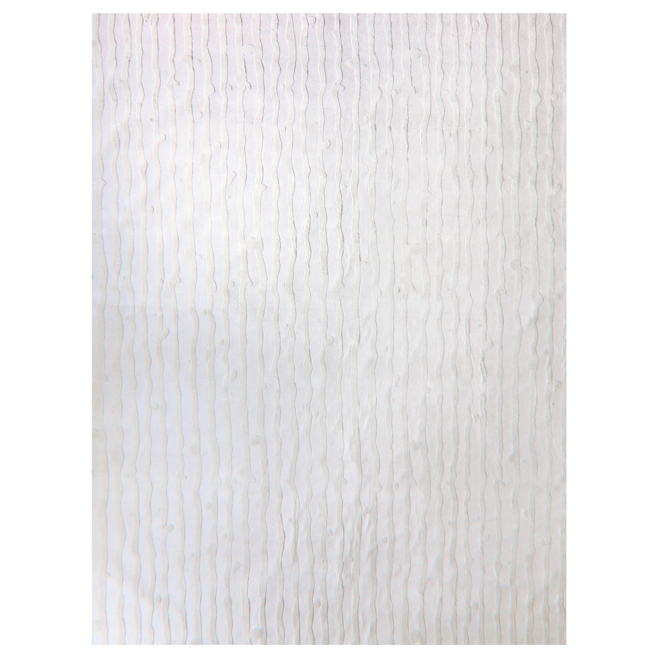 Weißer handgeknüpfter Lefko-Teppich mit Mohnblumenstreifen von Eskayel im Angebot