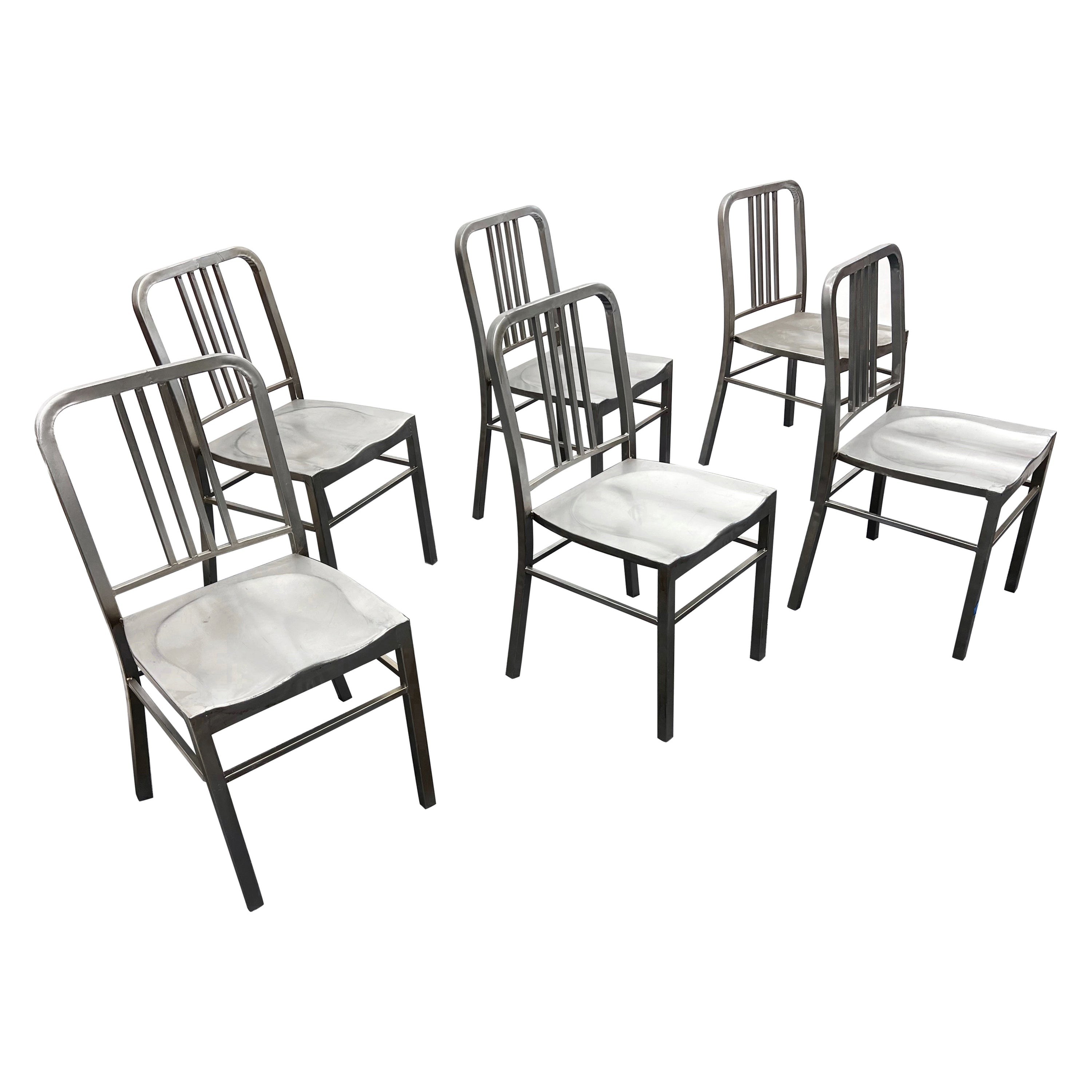 Ensemble de 6 chaises vintage de style Emeco en métal bleu marine en vente