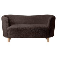 Espresso schafsfell und eiche natur Mingle sofa by Lassen