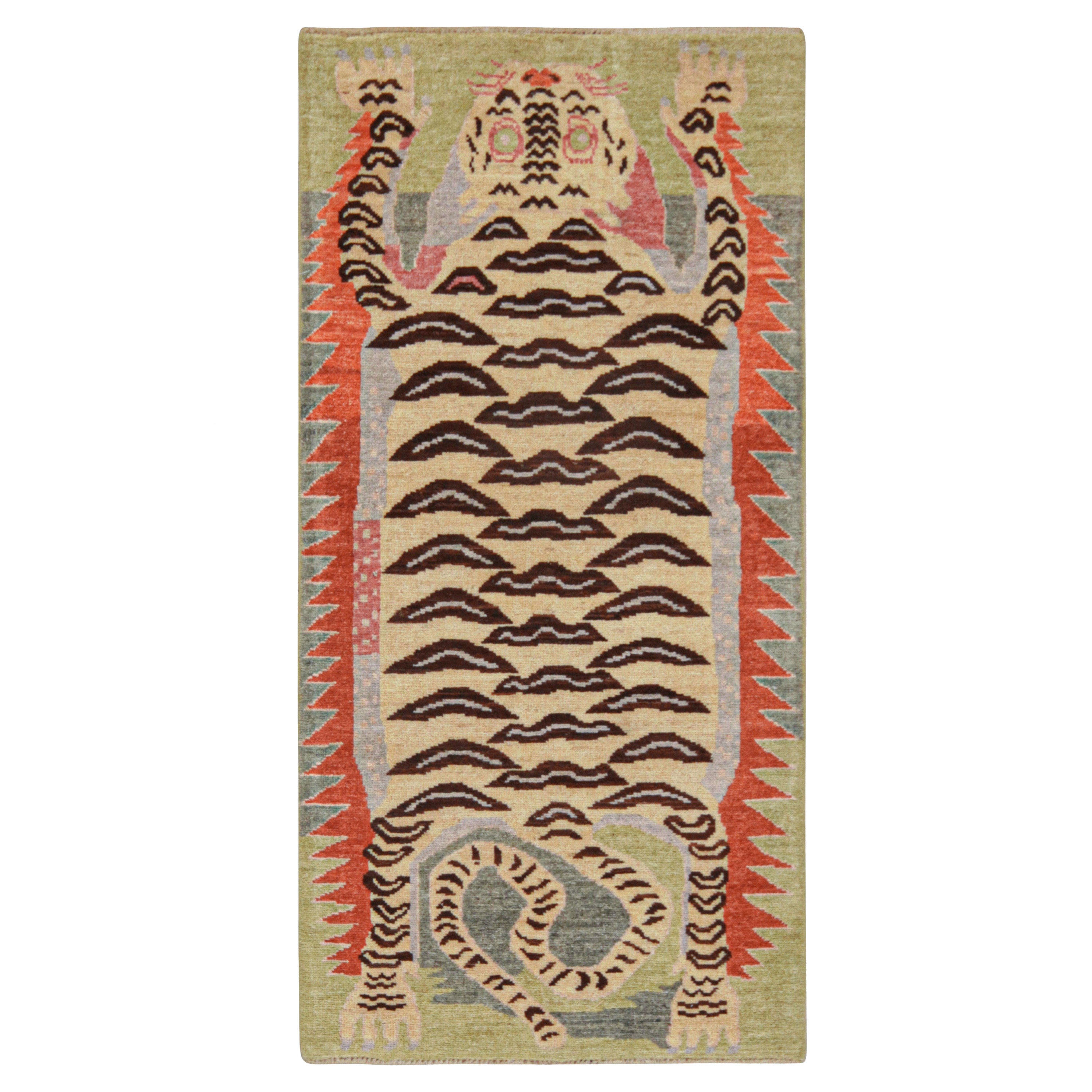 Chemin de table en peau de tigre de style classique de Rug & Kilim en beige avec pictogramme géométrique