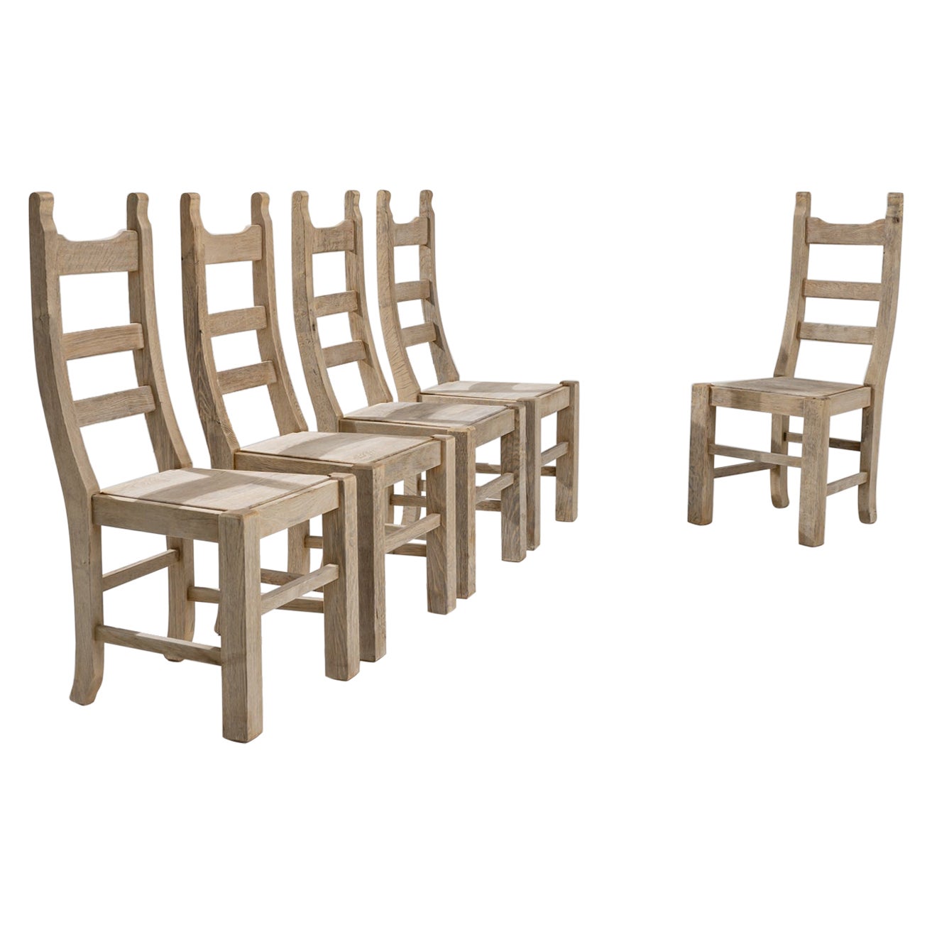 Chaises de salle à manger en chêne blanchi de Belgique, 20e siècle, ensemble de cinq pièces