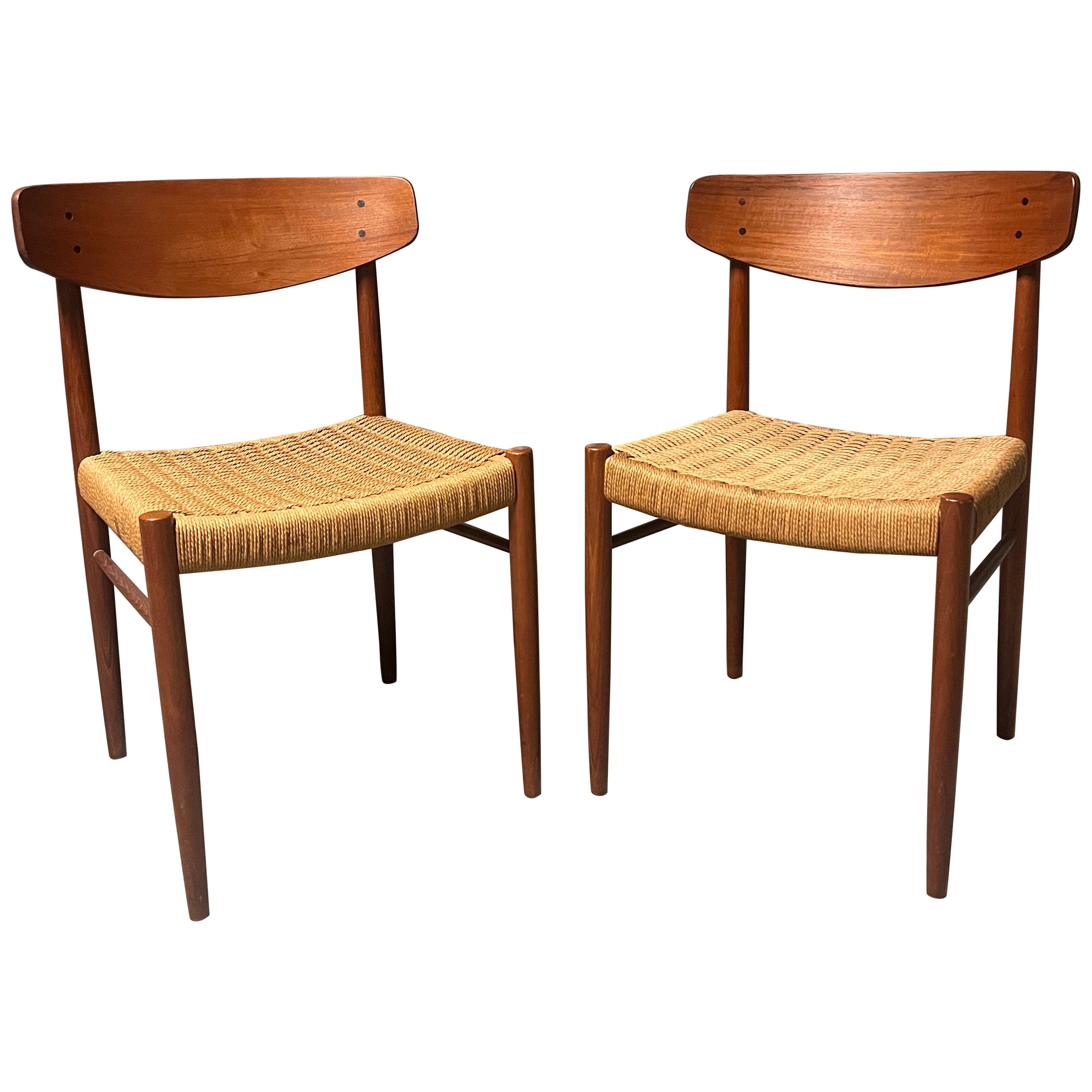 a.M. Møbler Pair of Teak and Paper Cord Side Chairs 'Model 501' 1960s