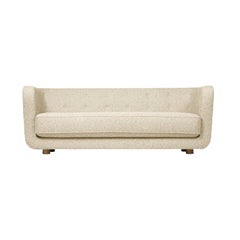 Sahco Zero Vilhelm-Sofa aus beige und geräucherter Eiche von Lassen