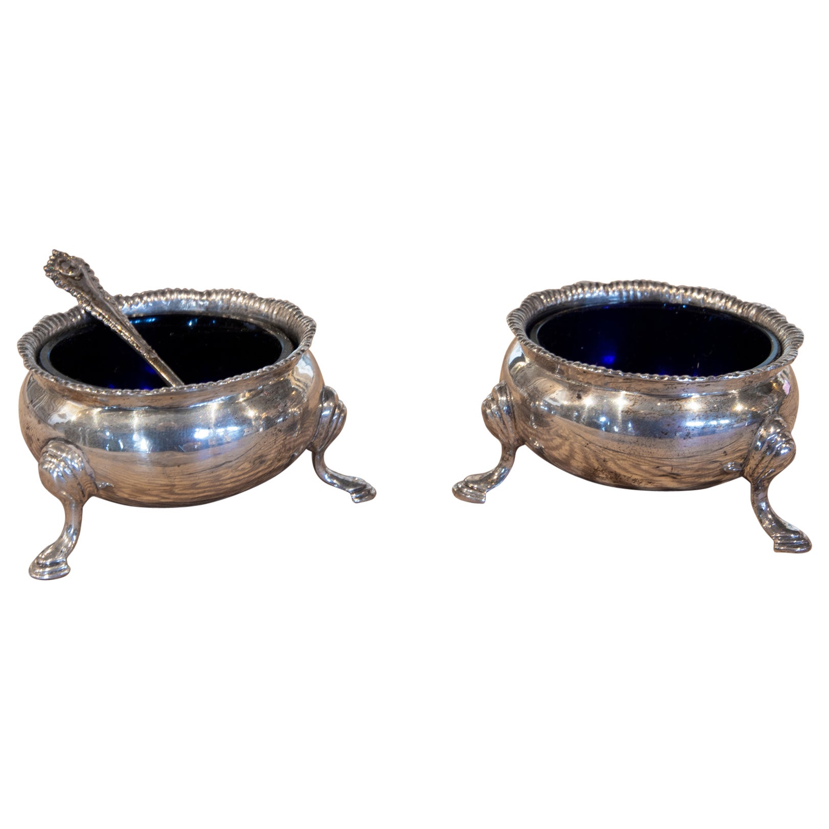 1970s English Pair of Silver and Crystal Salt Cellars with Harrods Hallmarking For Sale