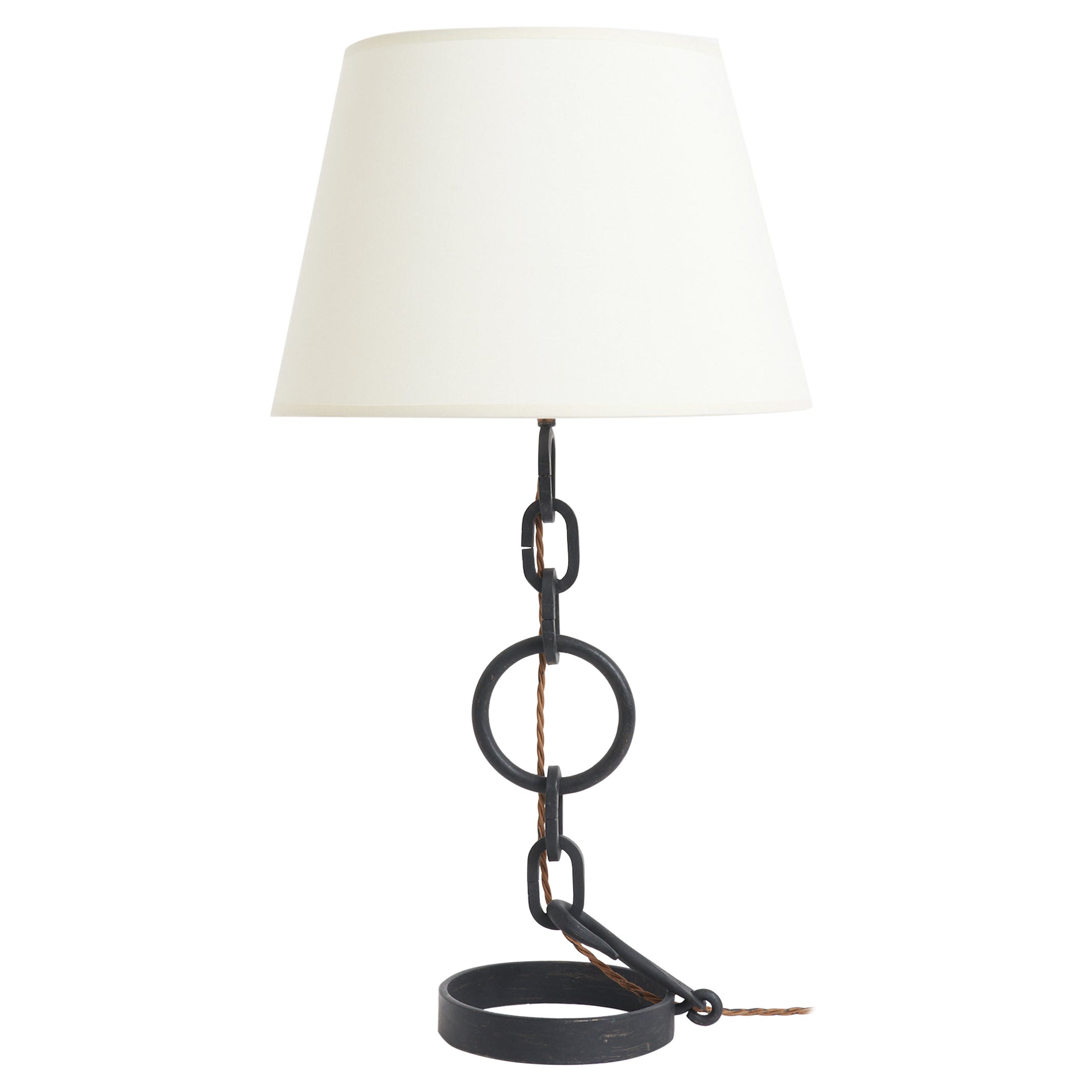 Lampe de table en chaîne noire du milieu du siècle en vente
