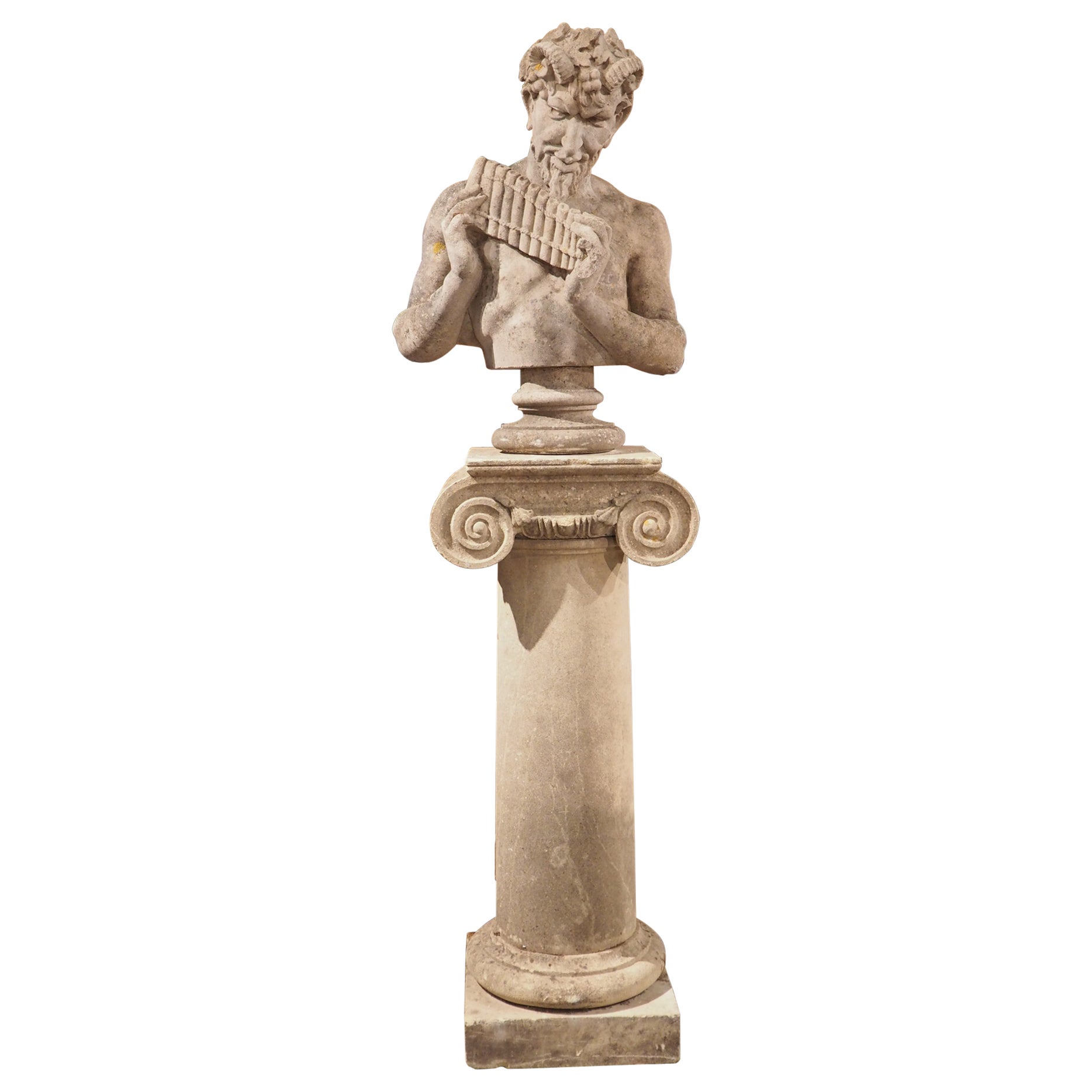 Statue française en pierre reconstituée du dieu grec Pan, de Vincennes, vers les années 1950