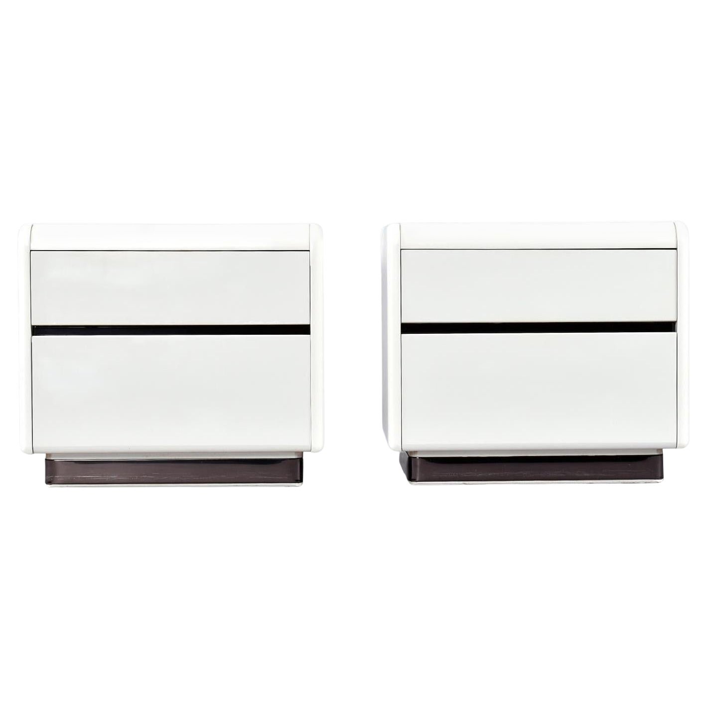 Sleek pair of vintage 1980s Post Modern white nightstands by Lane. Stylish and hearty construction, hallmarks of Lane. These nightstands have white enamel painted wood cases and white laminate (Formica) top surfaces. As you can see, there is a