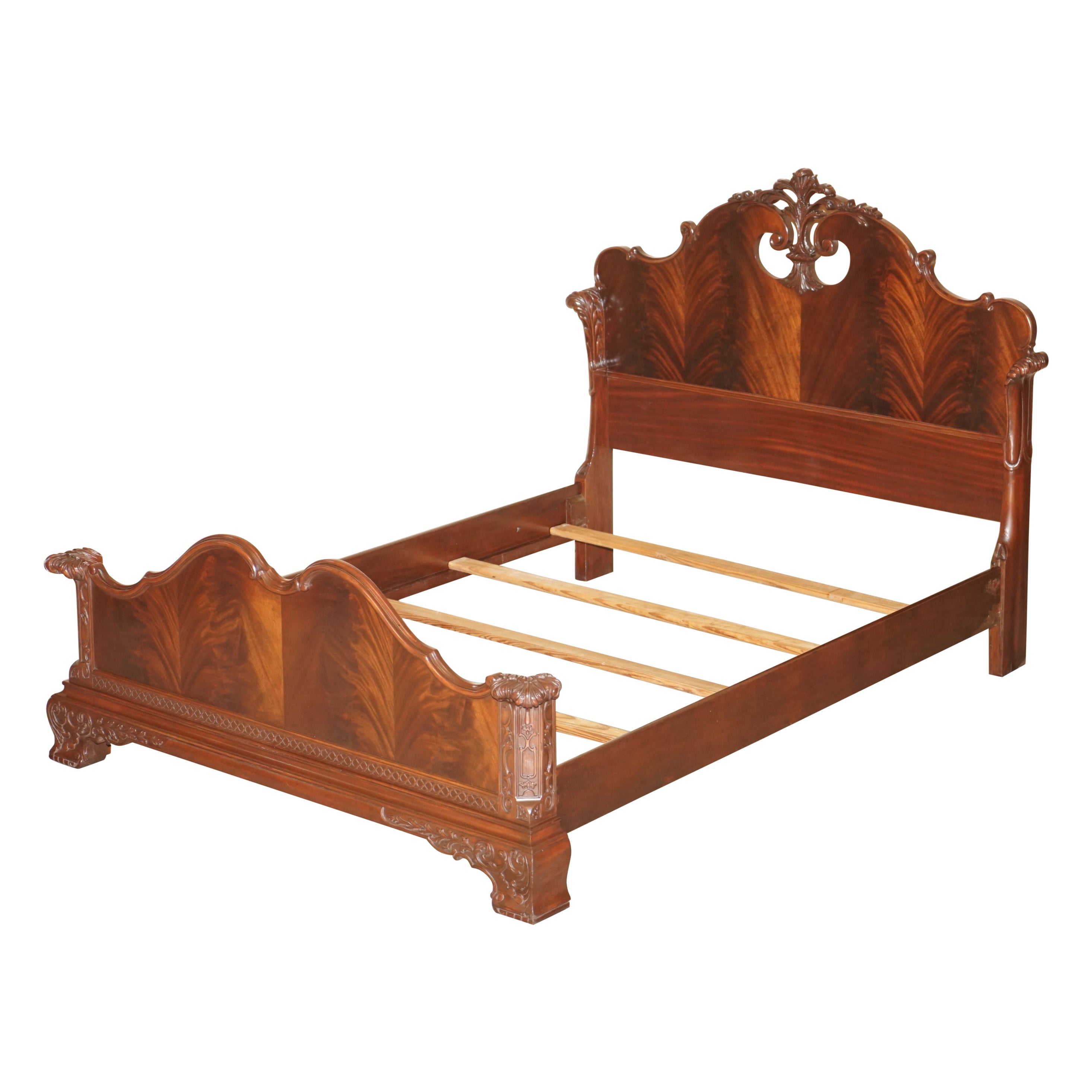 EXQUISITELY CARVED ANTIQUE ViCTORIAN CIRCA 1880 FLAMED HARDWOOD DOUBLE BED FRAME For Sale