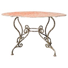 Ancienne grande table de jardin en fer français avec plateau façonné