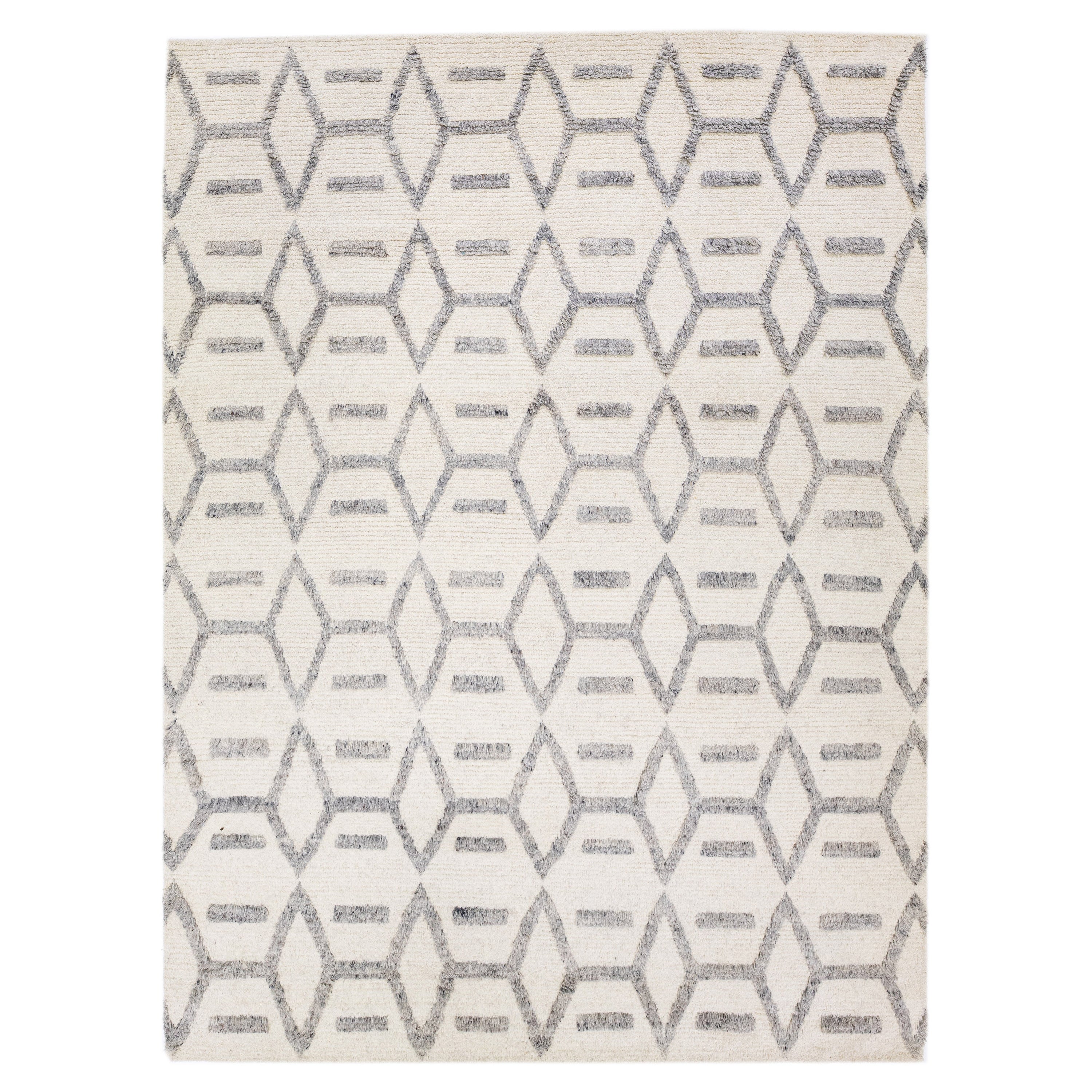 Modern Ivory Moroccan Style Wool Rug with Gray Geometric Pattern For