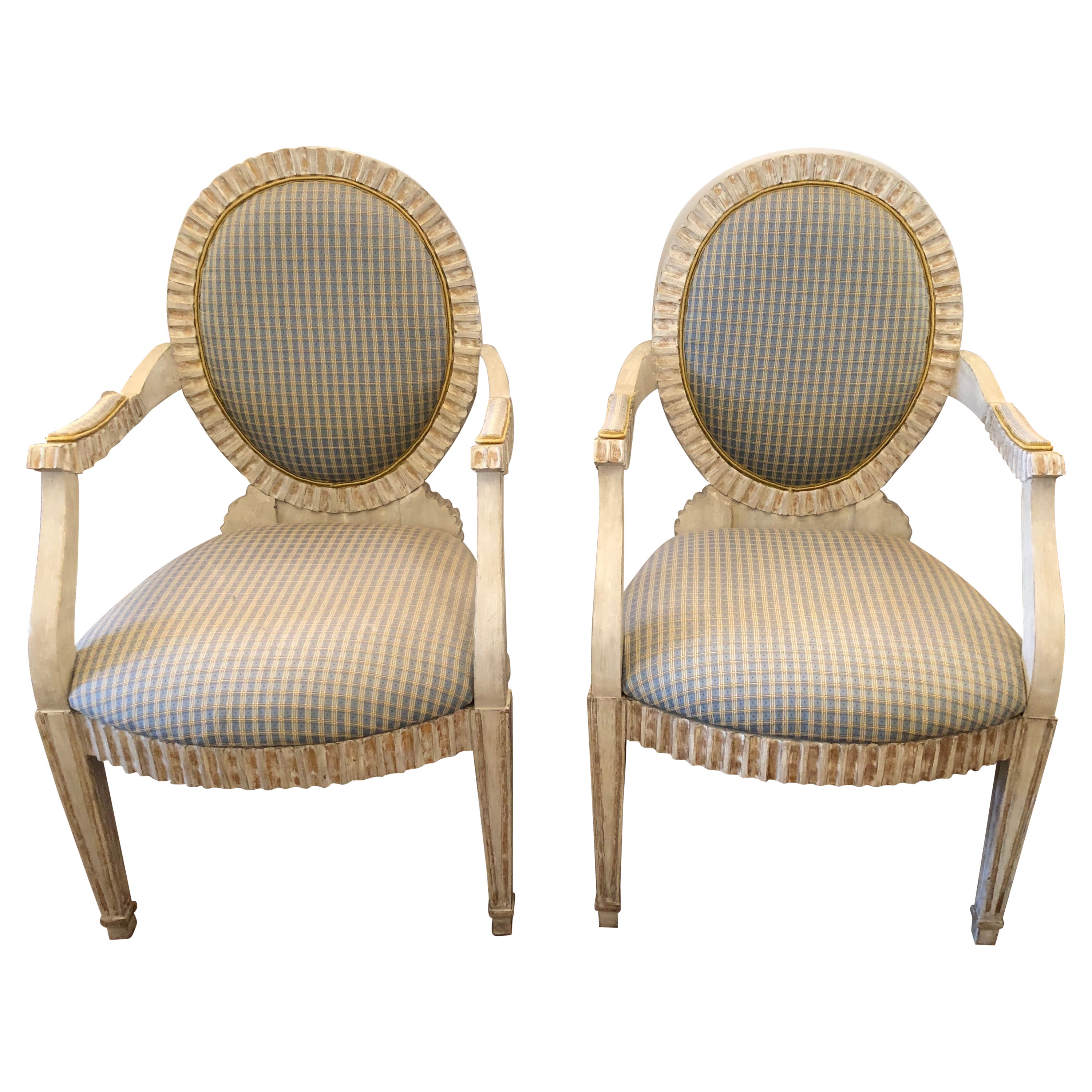 Elegantes Paar französischer Sessel mit Holzschnitzerei und Kunstmalerei im Angebot