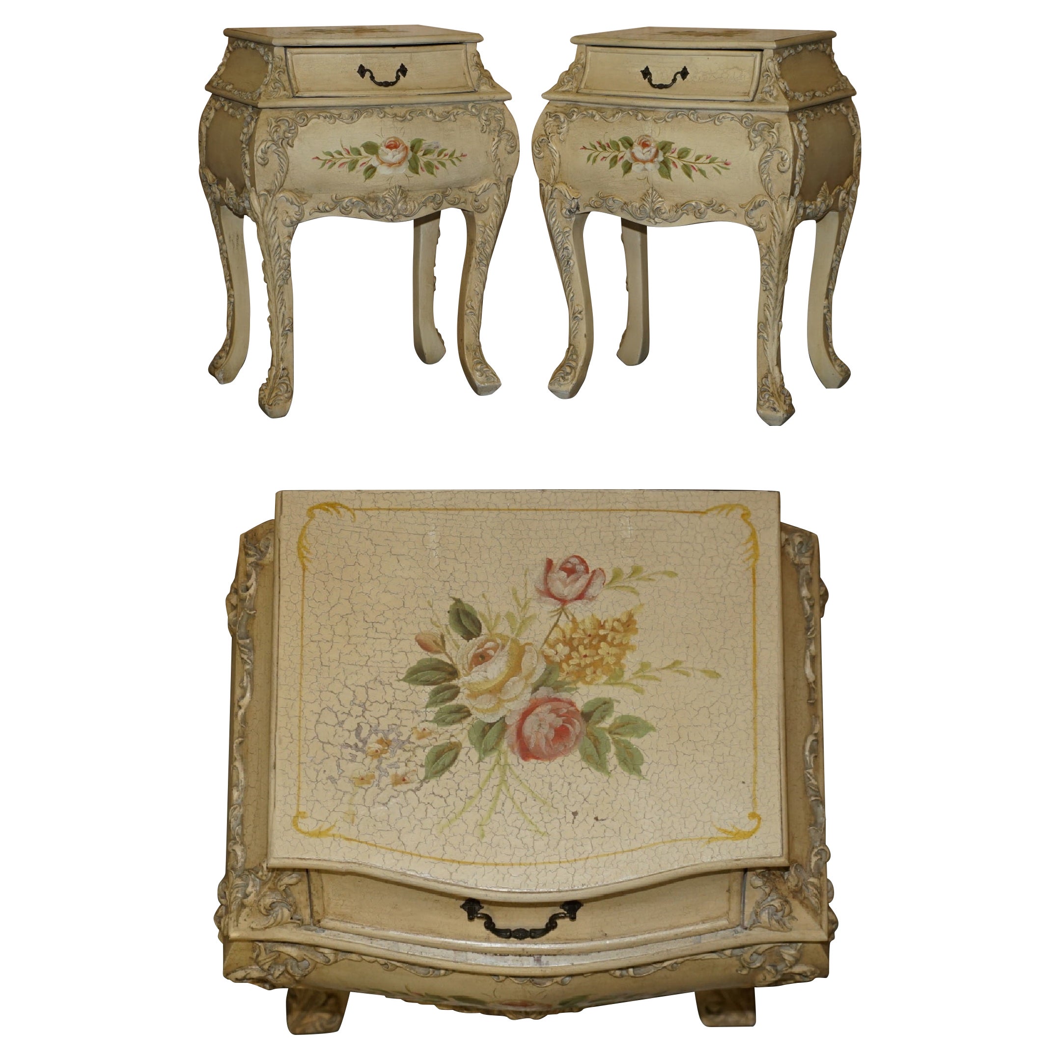 Paire de commodes de chevet / d'extrémité de table d'appoint bombées françaises peintes à la main