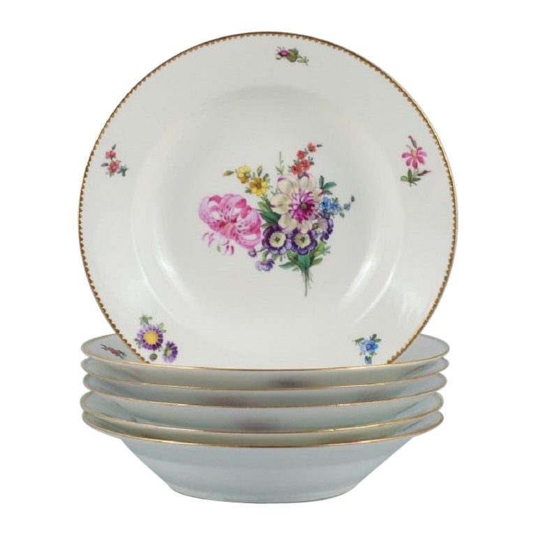 B&G, Bing & Grondahl Saxon fleur Six assiettes profondes en porcelaine.