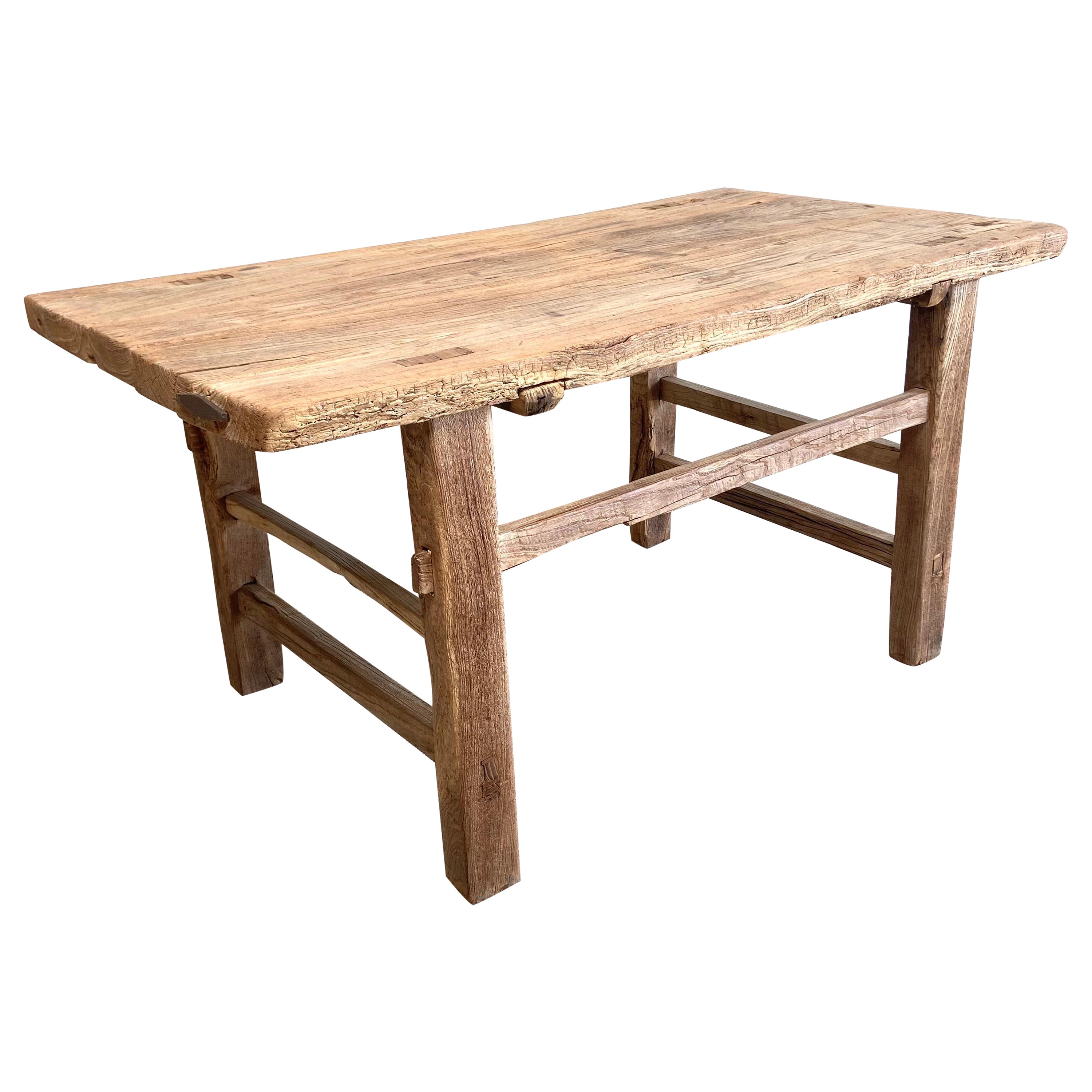 Vieille table basse ou banc en bois d'orme