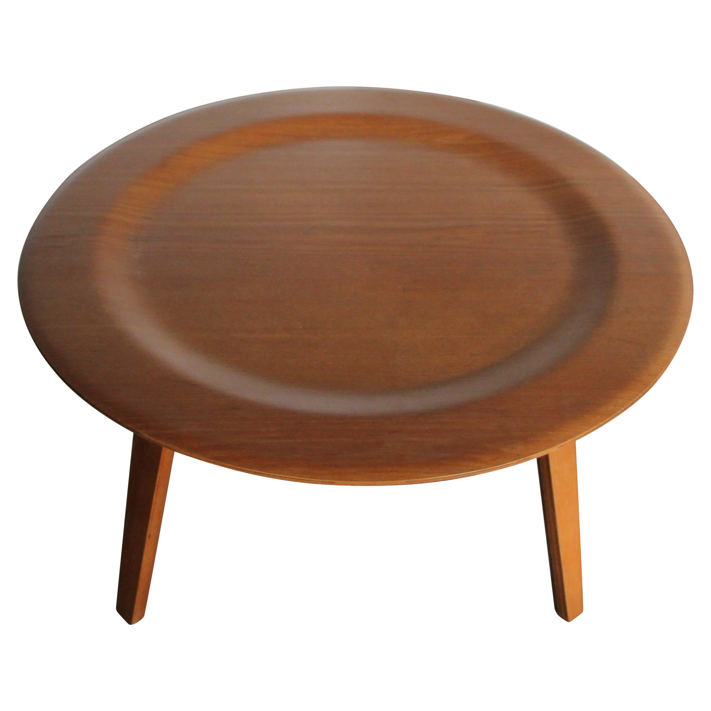 Early Production "CTW" Molded Plywood Coffee Table by Charles & Ray Eames For Sale
