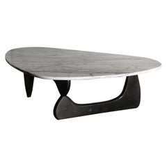 Table basse "IN-50" d'Isamu Noguchi du début des années 1950 avec plateau en marbre de Carrare personnalisé