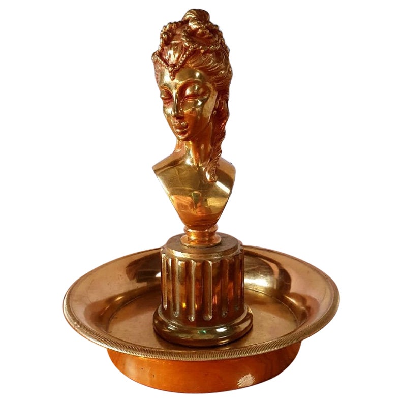 Magnifique porte-anneau en bronze doré - Période : Art Déco - Marie-antoinette Effigy en vente