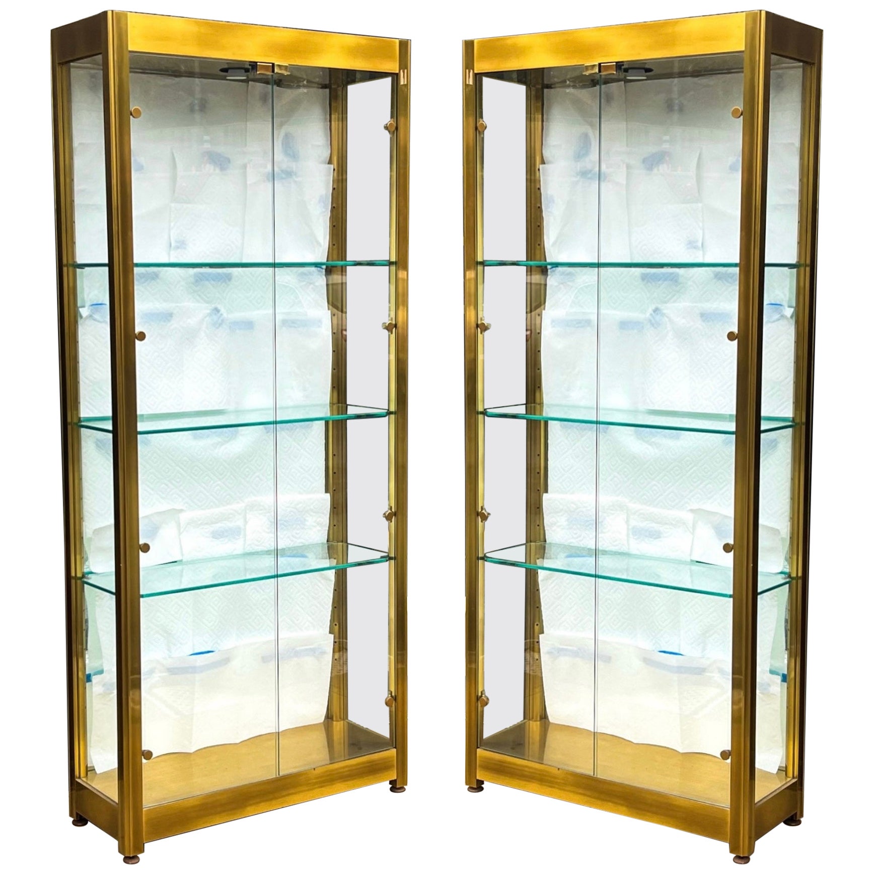 Tall Mid Century Modern Brass and Glass Mastercraft Vitrine For Sale at 1stDibs