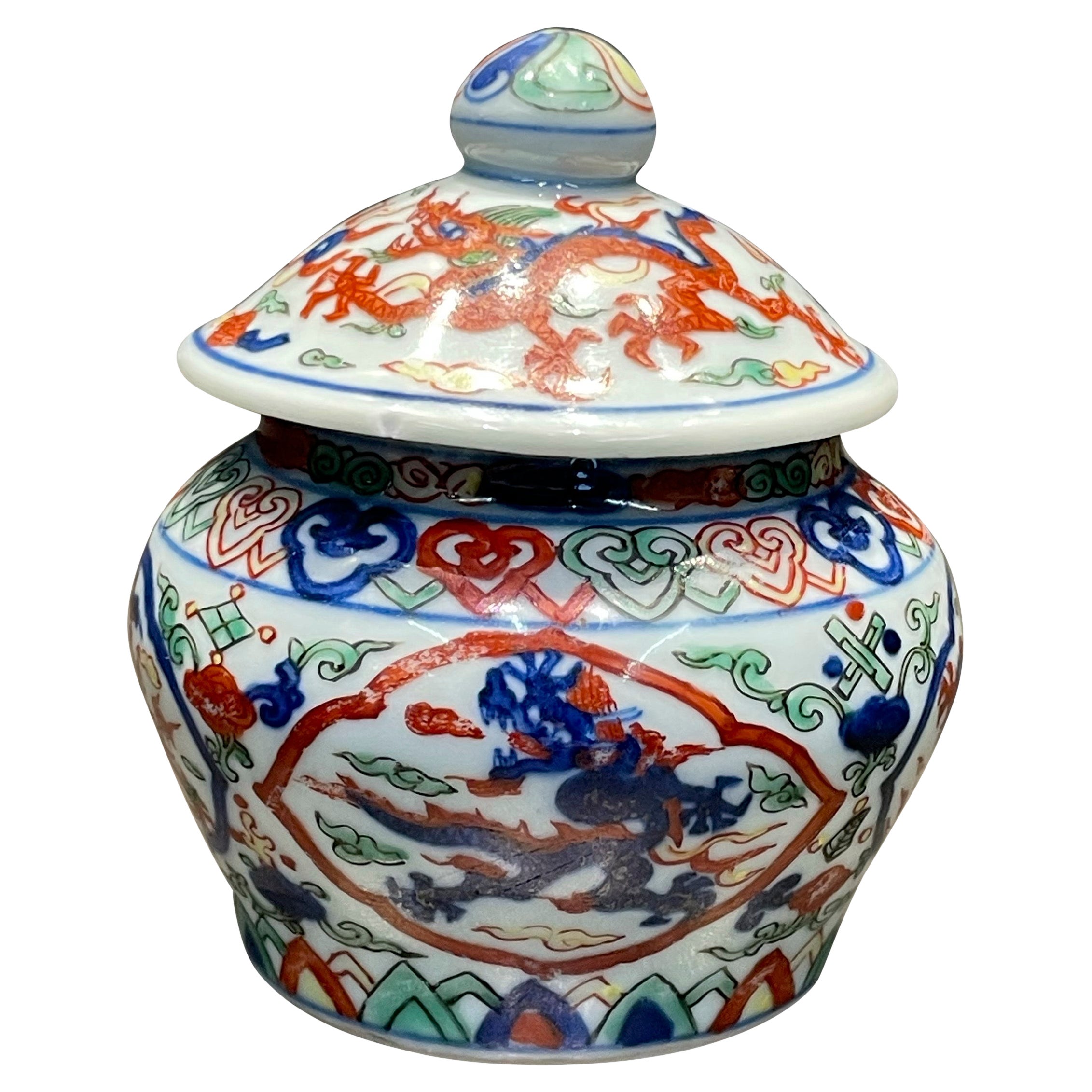 Five Color Hand Painted Dragon Small Pot, Ming Period For Sale