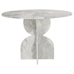 Zeitgenössischer weißer runder Tisch, handgefertigt aus 100 % recyceltem Kunststoff von Anqa Studios