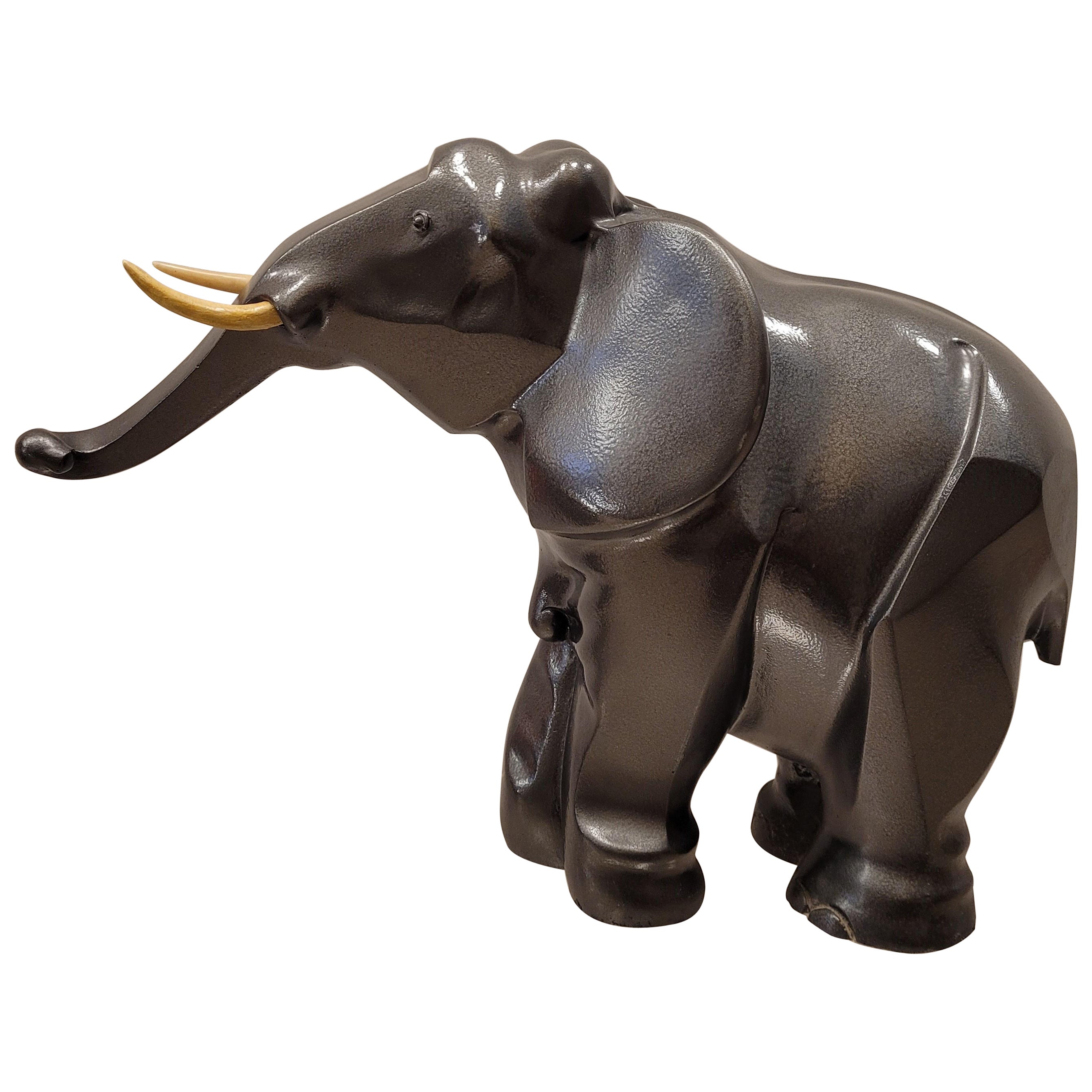 Französische Elefantenskulptur im Art déco-Stil, Babbitt- Material