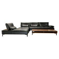 Roche Bobois Leder-Sofa und Couchtisch „Scenario“ von Sacha Lakic 