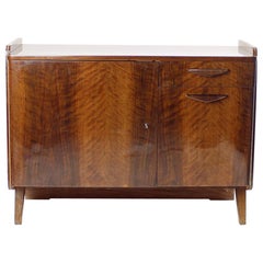 Mid-Century-Sideboard aus dunklem Nussbaumholz von Tatra, Tschechoslowakei, 1960er Jahre