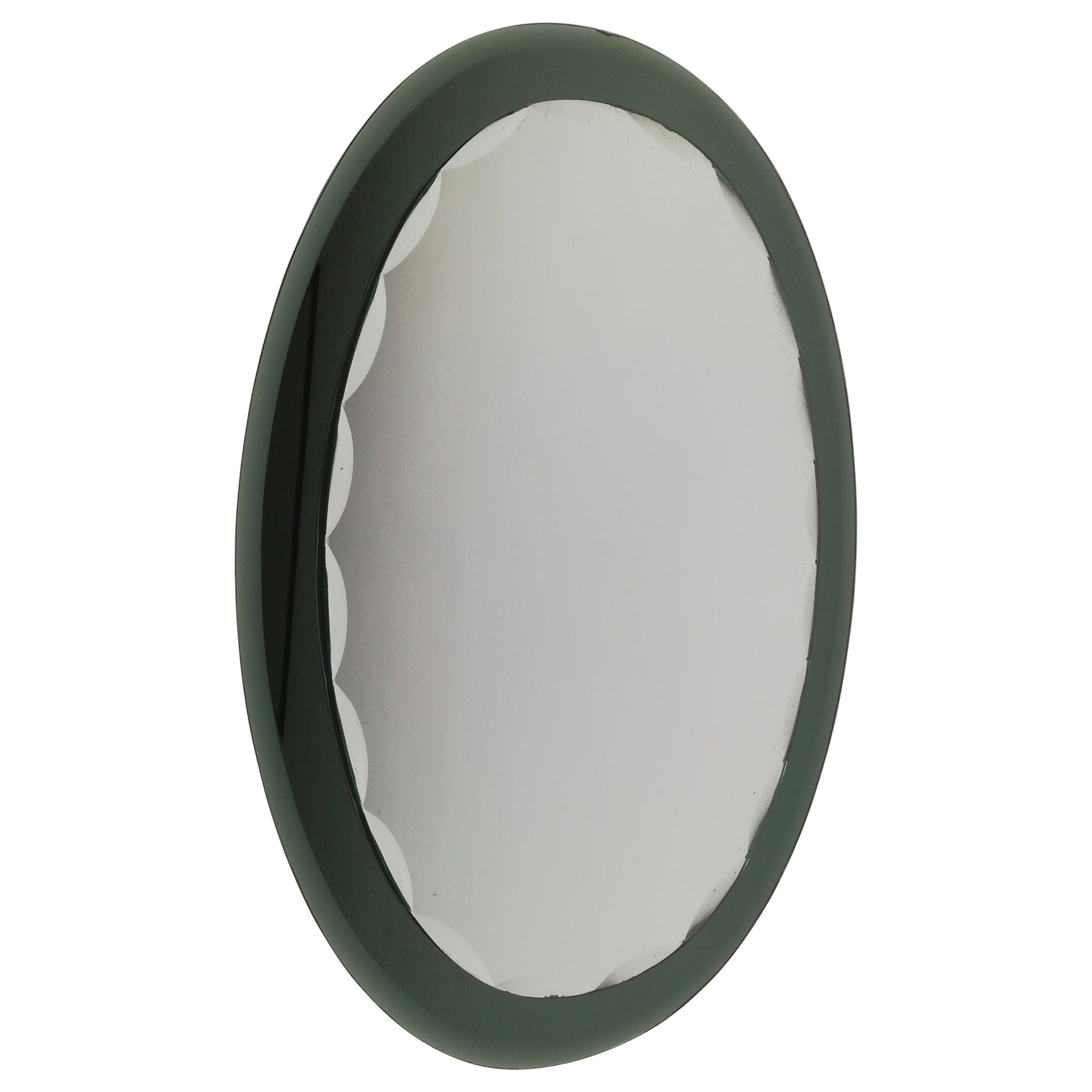 Miroir ovale biseauté Mid Century par Cristal Art, réalisé en verre miroir fumè