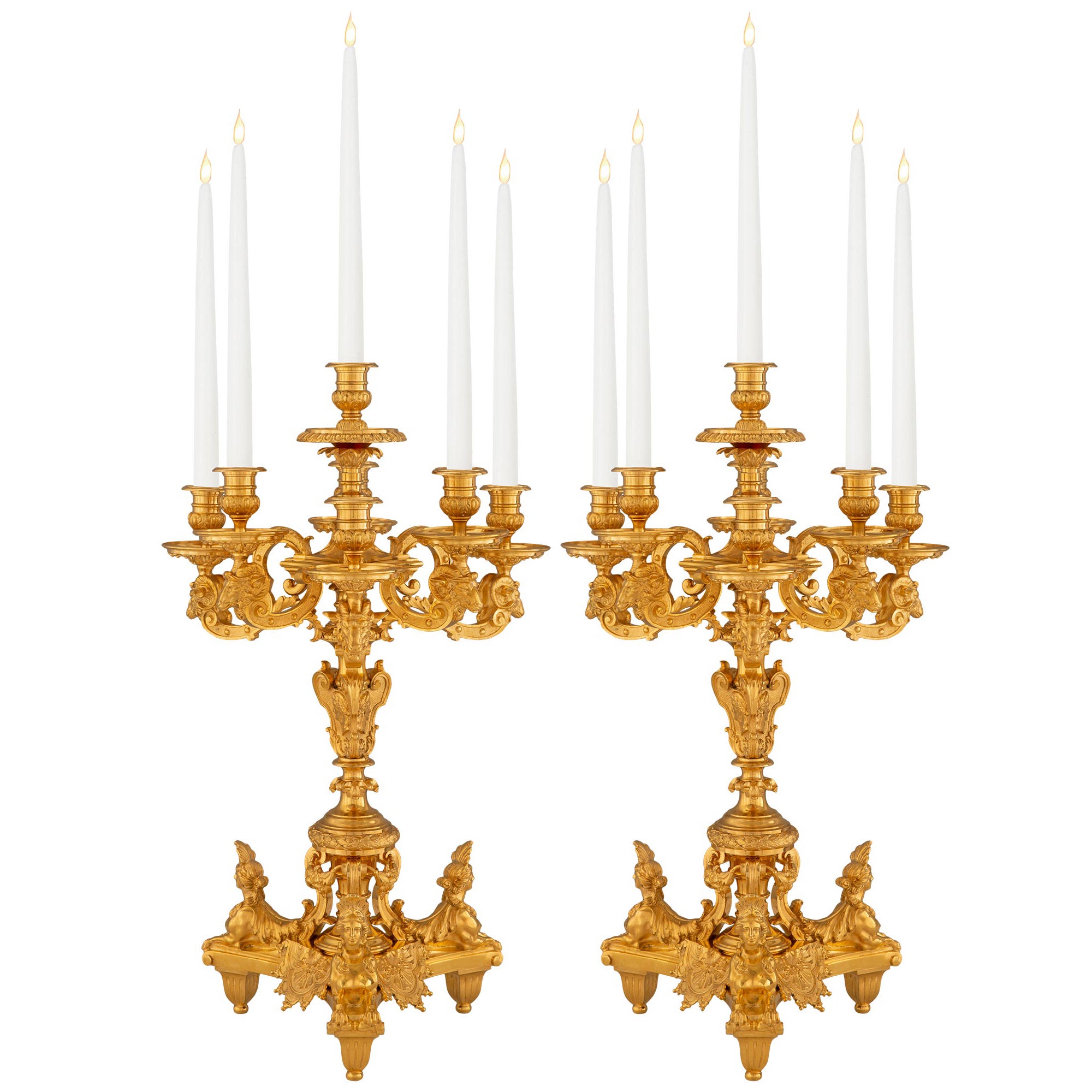 Coppia di candelabri francesi del XIX secolo in stile Luigi XIV con ormolu