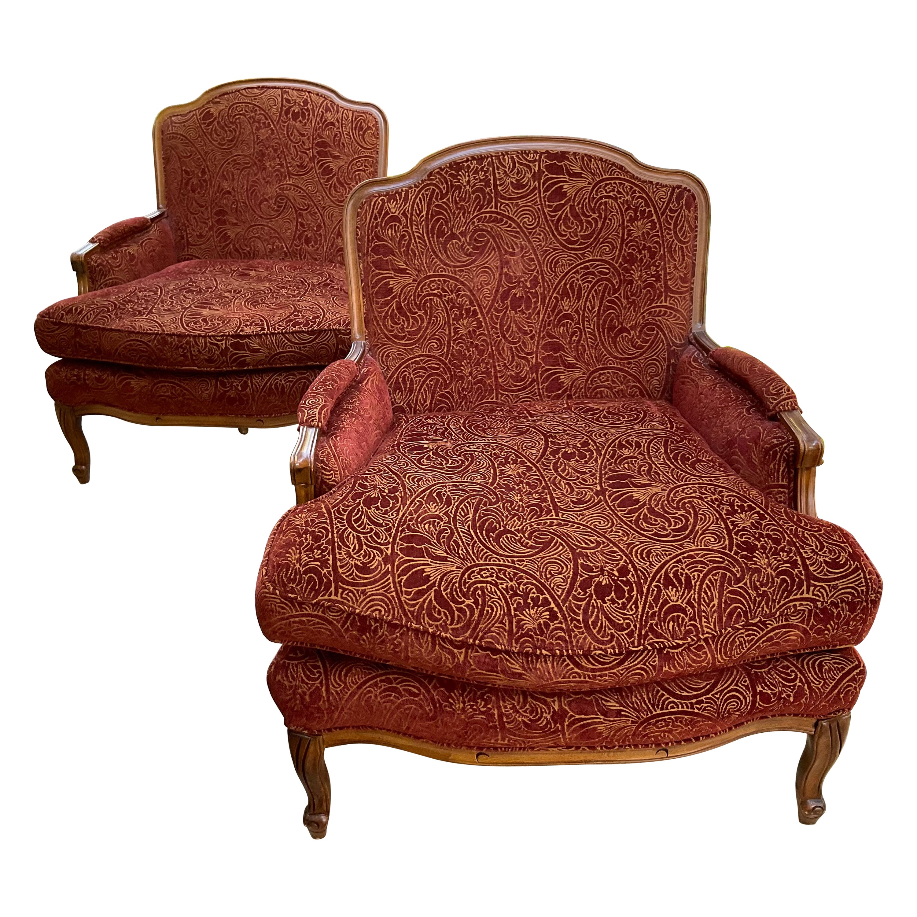 Paire de grands fauteuils vintage en bois sculpté à la main de style français 