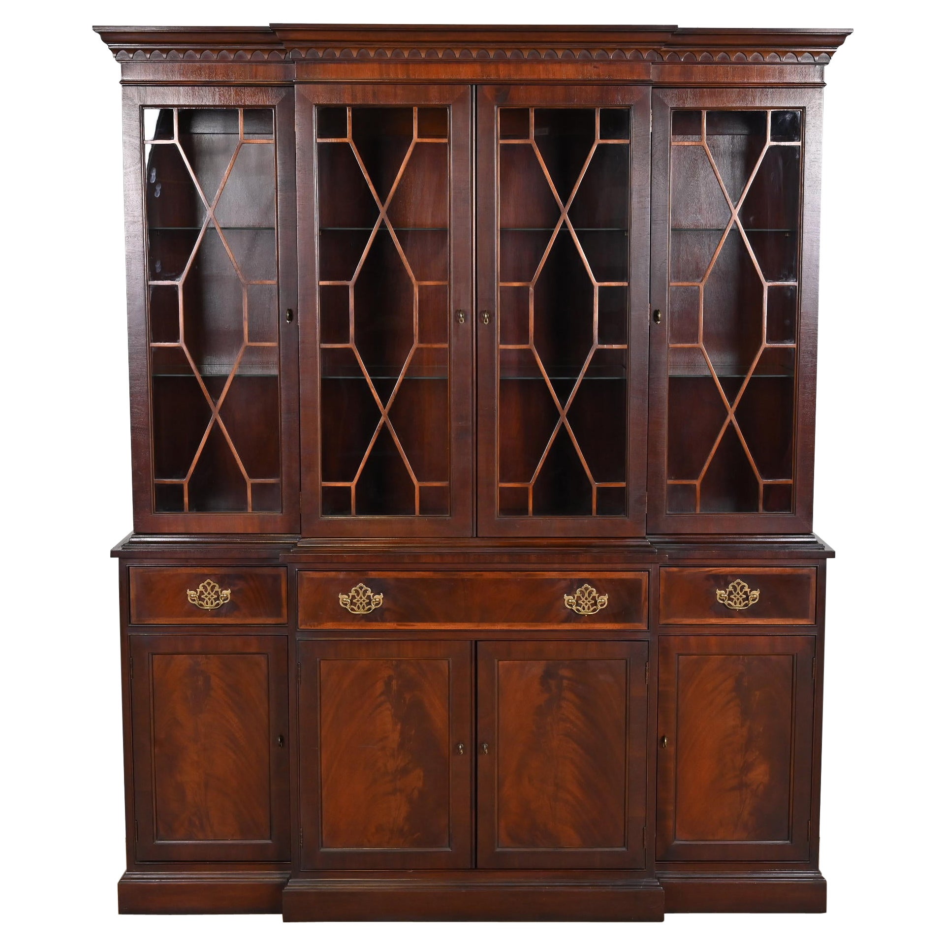 Georgian Carved Mahogany Lighted Breakfront Bookcase Cabinet by Hickory For Sale