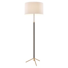 Lampadaire Pie de Salón G2 blanc et laiton de Jaume Sans