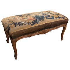 Tabouret français du 19ème siècle avec tissu de tapisserie sur le thème des fleurs