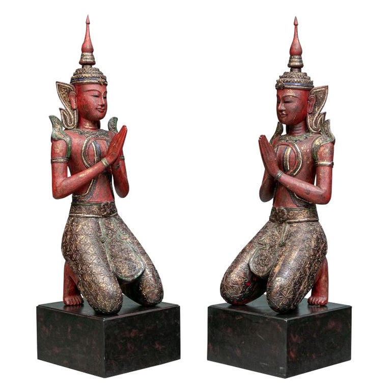 Fine and Monumental Pair of Carved and Painted Devotional Supplicants For Sale