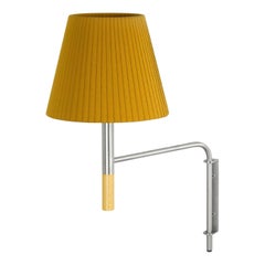 Lampe murale BC1 couleur moutarde par Santa & Cole