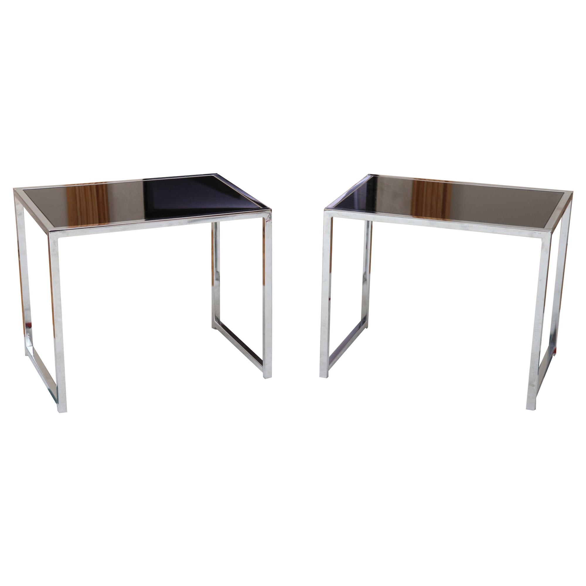 Tables d'appoint post-modernes en chrome et verre noir en vente