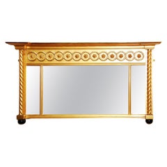 Miroir trumeau de style English Regency tripartite avec colonnes torsadées et étoiles