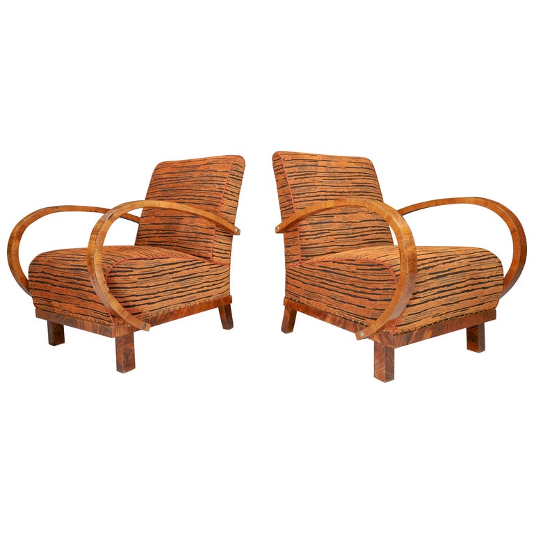 Fauteuils Art Déco en noyer et tapisserie neuve, Prague, années 1930 En ...
