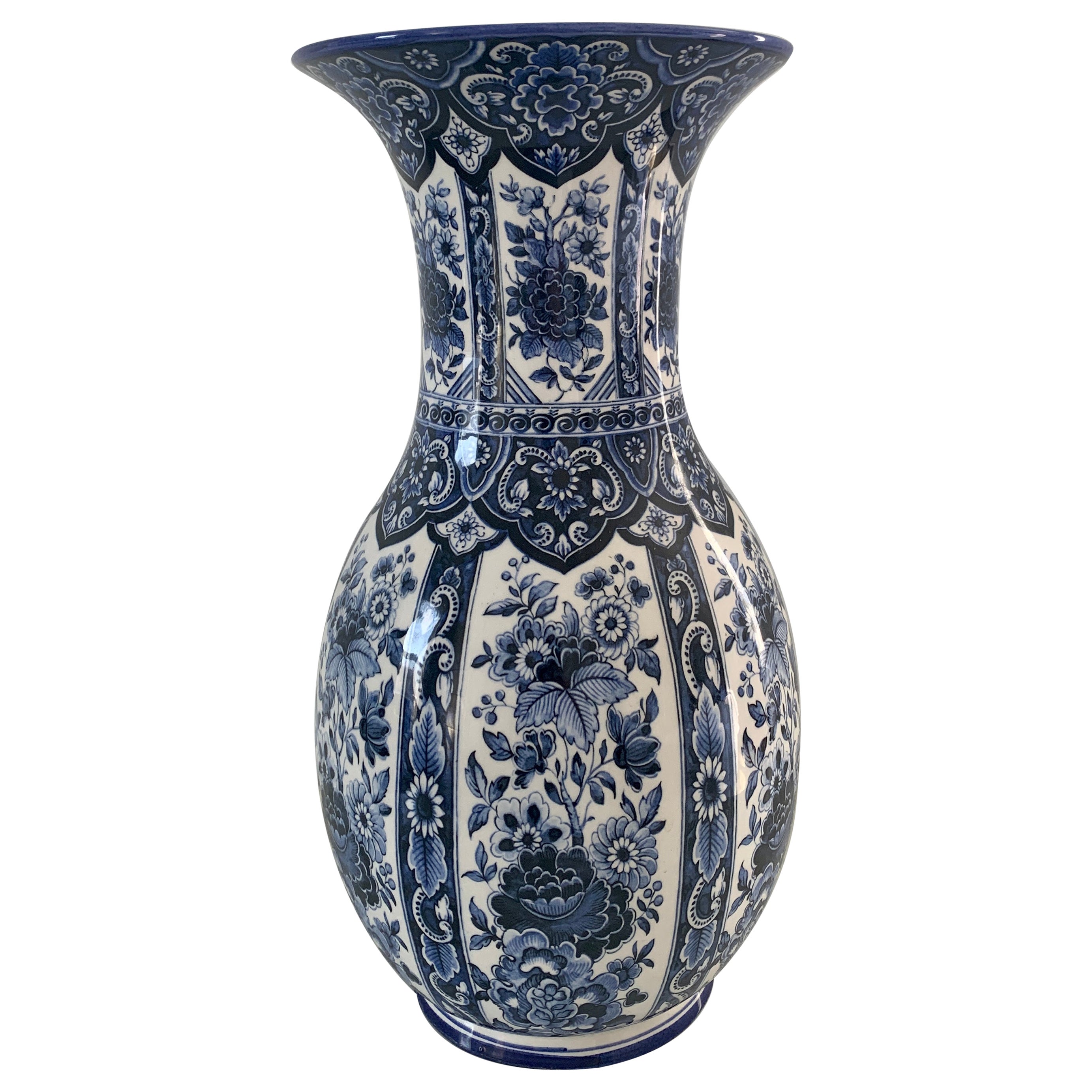 Delfts Blue and White chinoiserie Porcelain Vase