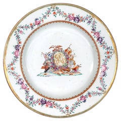 Plato hondo de porcelana china de exportación con cresta armorial