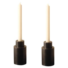 Juego de 2 candelabros Between de acero de Radu Abraham