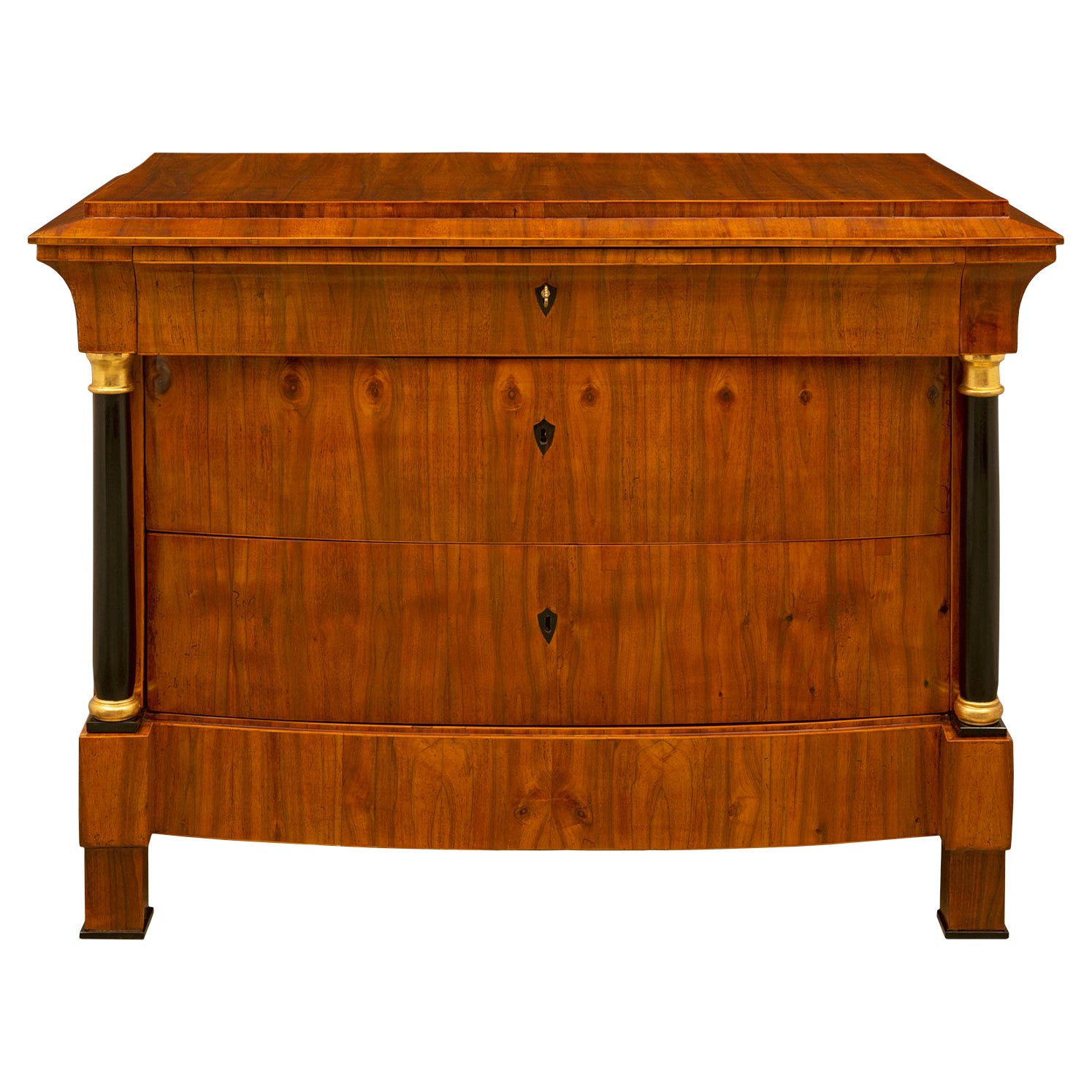 Commode continentale del XIX secolo in legno di noce e legno da frutto del periodo Biedermeier