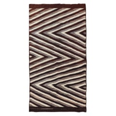 Großer früher Navajo-Stammesteppich mit großem Zickzack-Design in Braun, Elfenbein