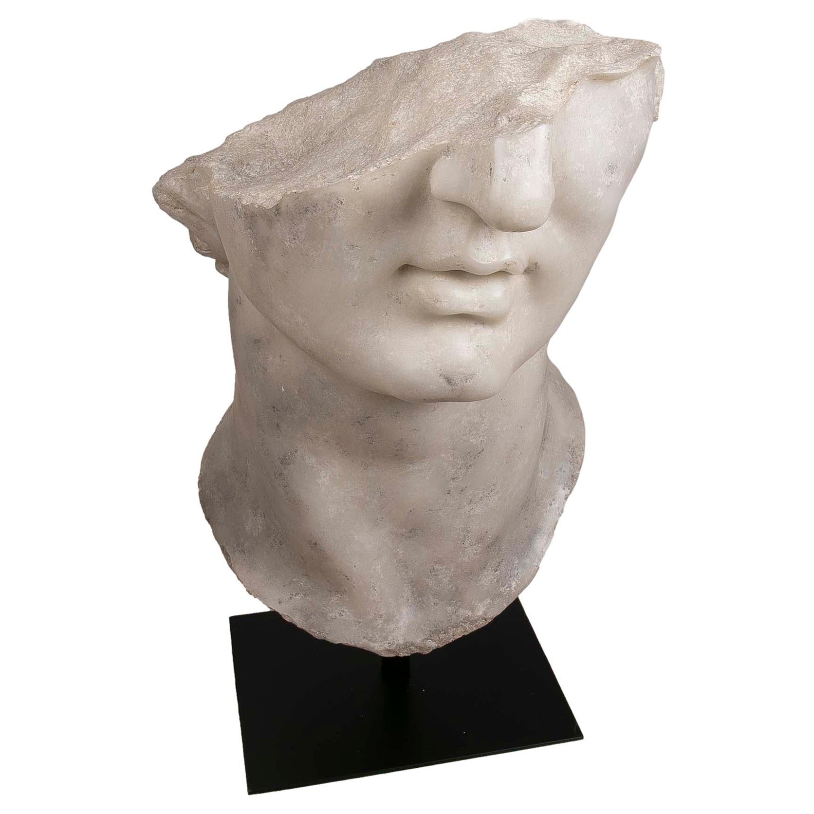 Kunstharz-Büstekopf eines Renaissance-Charakters mit antiker Oberfläche und Sockel
